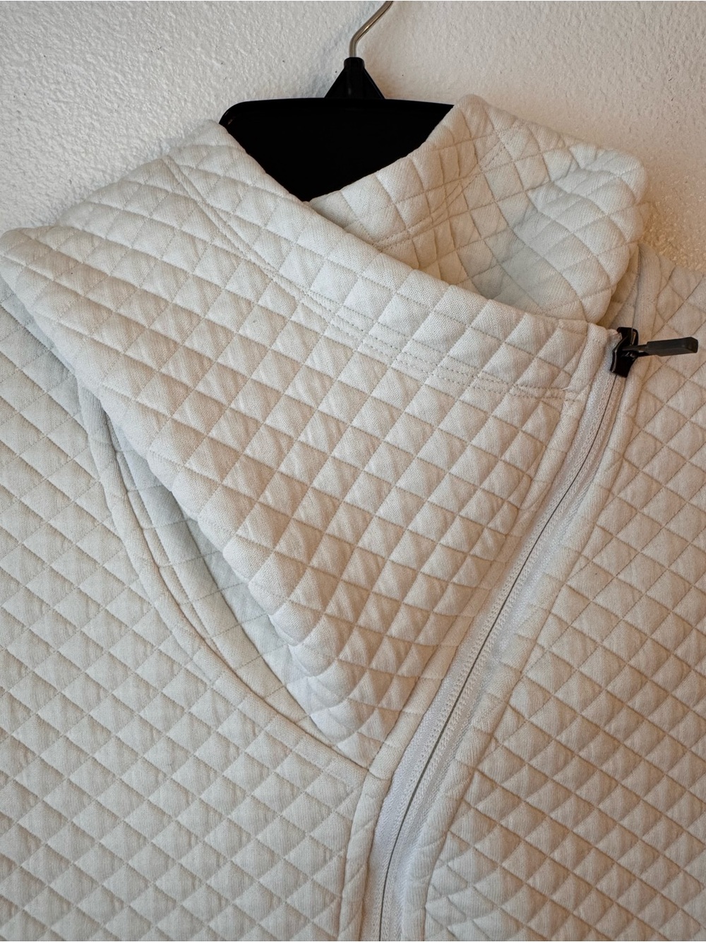 New Balance Quilted Hooded Jacket - Cream/Off-White XS - Picture 2 of 6